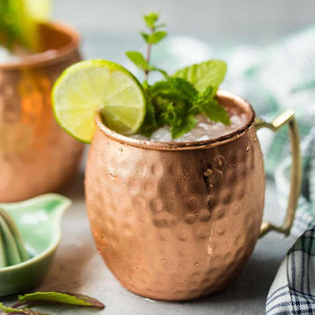 Kupariset Moscow Mule -mukit yhteensopivilla pilleillä