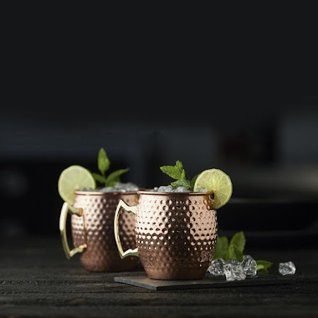 Kupariset Moscow Mule -mukit yhteensopivilla pilleillä