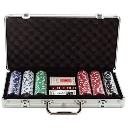 Pokerisetti - 300 pelimerkkiä, kaksi korttipakkaa ja jakaja